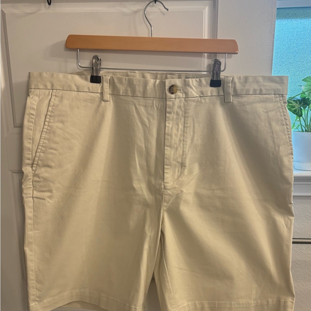 Vineyard Vines Men's Cream Flat Front Shorts